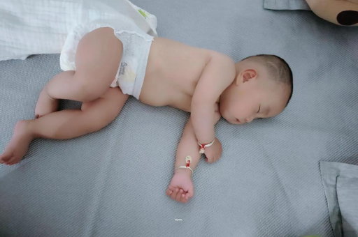 孝昌宝宝先长上牙还是下牙